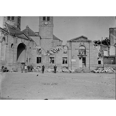 [Visite des ruines du palais épiscopal de Verdun, septembre 1916.]
