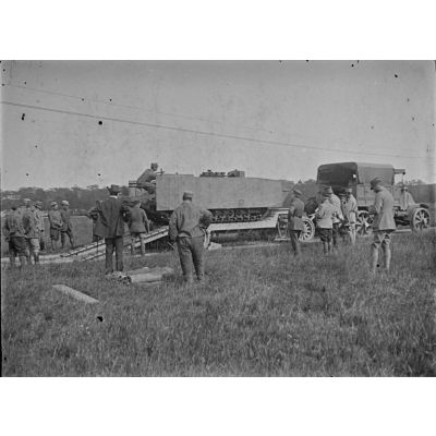 [Chariot transporteur pour le déplacement rapide sur route des caterpillars d'assaut. Vincennes, 20 mai 1916.]