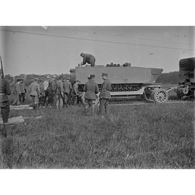 [Chariot transporteur pour le déplacement rapide sur route des caterpillars d'assaut. Vincennes, 20 mai 1916.]