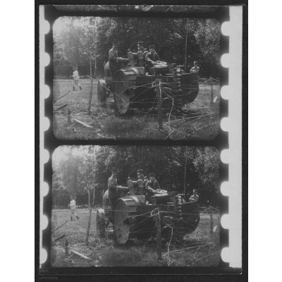[Machine à cisailler et à versoirs. Expérience de Maisons-Lafitte du 22 juillet 1915 (film cinématographique).]