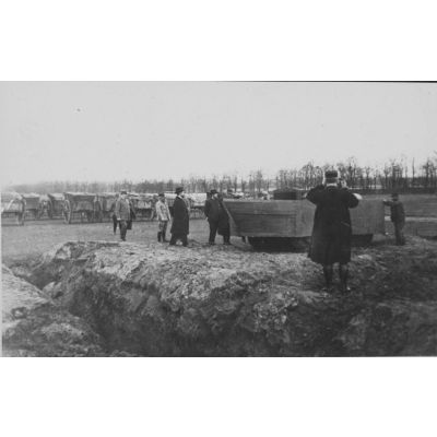 Tracteur Holt allongé (expérience de mars 1916). [légende d'origine]