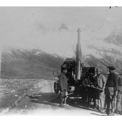 Autocanon de 75 au Lautaret - oct. 1918. [légende d'origine]