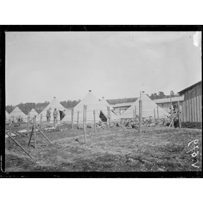 Camp de prisonniers allemands faits aux Bois-des-Buttes, près de la Ville-aux-Bois. Camp sanitaire d'observation d'Irval près de Jonchery. Un coin du camp. [légende d'origine]
