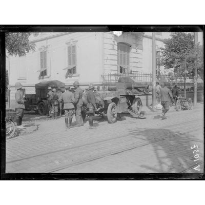 31 août 1916. Révolution à Salonique. Autocanon braqué contre les casernes. [légende d'origine]