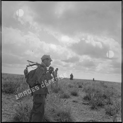 Sur le terrain, portrait de soldats de la 2e compagnie du 8e RIM au cours d'une opération. [légende d'origine]
