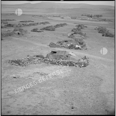 Vue aérienne des regroupements de kaimas effectués autour du poste de Tircine. [légende d'origine]