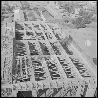 [Vue aérienne d'un bâtiment en construction aux docks de Saïda.]