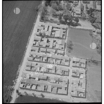 [Vue aérienne de baraquements près de Franchetti.]