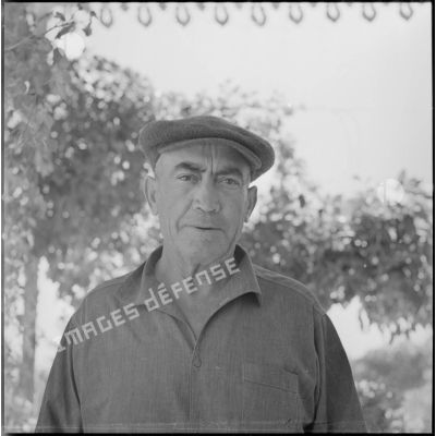 [Portrait du propriétaire de la ferme Canteau à Aïn-el-Hadjar.]