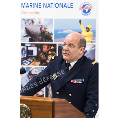L'amiral Christophe Prazuck, CEMM (chef d'état-major de la Marine), adresse ses voeux aux unités parisiennes lors d'un discours dans un salon du ministère des Armées.