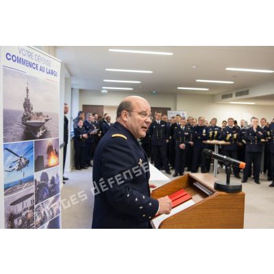 L'amiral Christophe Prazuck, CEMM (chef d'état-major de la Marine), adresse ses voeux aux unités parisiennes lors d'un discours dans un salon du ministère des Armées.