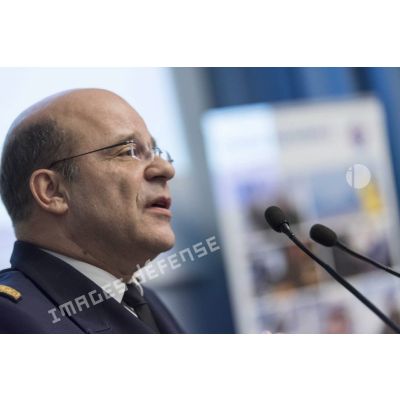 L'amiral Christophe Prazuck, CEMM (chef d'état-major de la Marine), présente ses voeux lors d'un discours sur le thème de la coopération internationale adressé aux attachés navals, lors de la journée d'information Marine à l'Ecole Militaire.