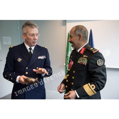 Le vice-amiral d'escadre Denis Béraud, major général de la Marine, dans le cadre de sa visite en délégation au Ministère des Armées.