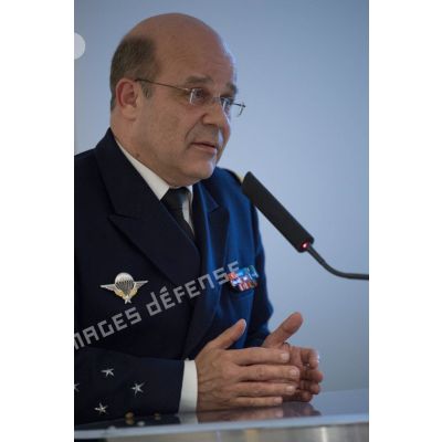 Exposé de l'amiral Christophe Prazuck, CEMM (chef d'état-major de la Marine), devant les membres de l'Alliance Navale lors d'une conférence sur la loi de programmation militaire à l'Ecole Militaire.