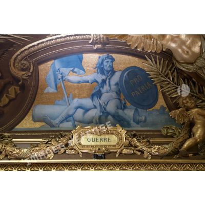 Détail de la peinture murale d'un amphithéâtre du Palais-Royal abritant le Conseil d'Etat.