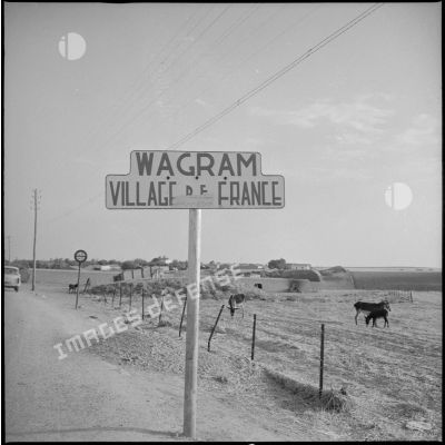 [Panneau d'entrée de la commune de Wagram.]