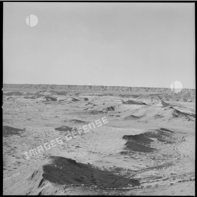 [Paysage désertique de la région des Ksour.]