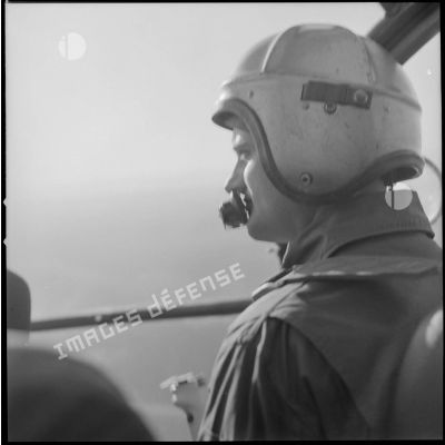 [Portrait d'un pilote de l'aviation légère de l'Armée de Terre (ALAT).]