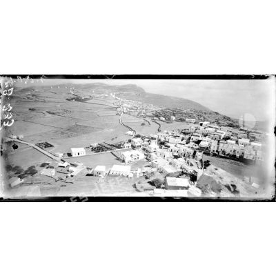 Panorama d'un village de l'île de Milo. [légende d'origine]