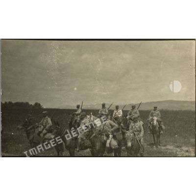 [Un groupe de cavaliers du 1er régiment étranger de la Légion étrangère aux Maroc].