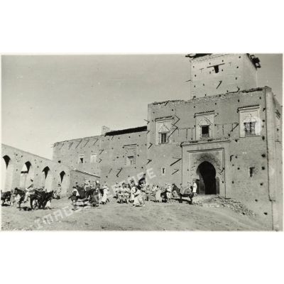 6 juin 1936. Tinmel-Kasbah Tagoundaf. Voyage de fin de stage du cours des affaires indigènes (5-13 juin 1936). [...] [légende d'origine]
