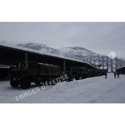 Départ du 7e BCA (bataillon de chasseurs alpins) pour la relève de l'opération Licorne (8e mandat) : colonne de véhicules en partance pour l'embarquement à la gare ferroviaire de Bourg-Saint-Maurice.