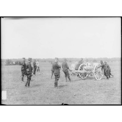 Artillerie - Manœuvres autour du canon avec les caissons d'artillerie. [légende d'origine]