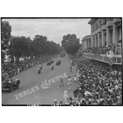 Défilé motorisé du 14 juillet 1951 à Hanoï.