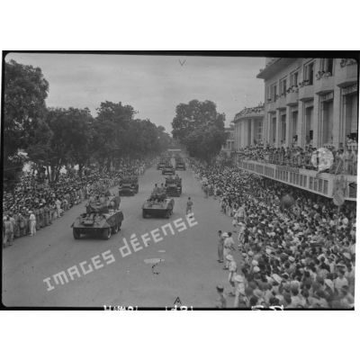 Automitrailleuses M8 lors du défilé du 14 juillet 1951 à Hanoï.