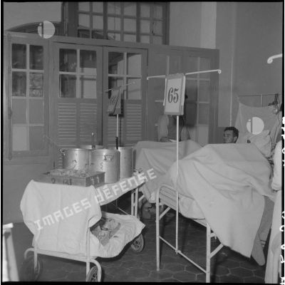 Le repas des convalescents à l'hôpital militaire Lanessan.