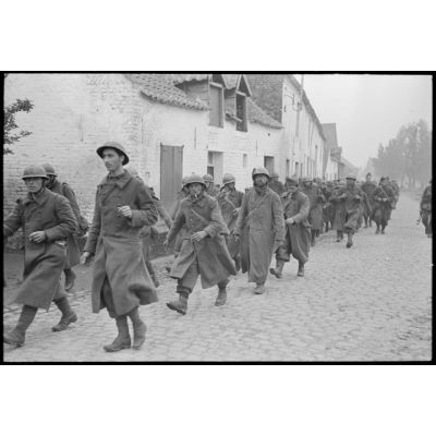 A Thulin, rue Brouta, les défenseurs français quittent la ville en direction de Pommeroeul.