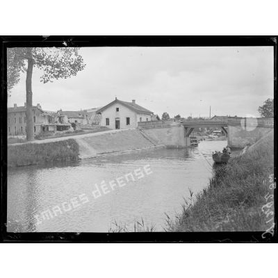 Belleville (Meuse). Le canal. [légende d'origine]