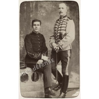 Laurent et Henri  Mesple 1886 (2e r[égiment] de chasseurs d'Afrique). [légende d'origine]