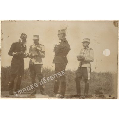 Juin 1902 - Manœuvre avec cadres de la 7e Division de Cavalerie - G[énér]al Burny, L[ieutenan]t col[onel] Gillain, Cap[itaine] Descoins et Mesple. [légende d'origine]