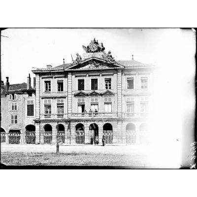Une photographie de l'hôtel de ville de Pont-à-Mousson. [légende d'origine]