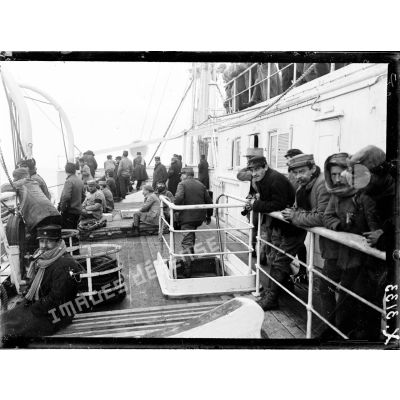 Le rapatriement de prisonniers français de Rotterdam à Cherbourg, à bord  "Sobral", en décembre 1918. [légende d'origine]