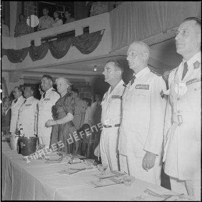 Officiers supérieurs à la table d'honneur du bal des AET (Anciens enfants de troupe).
