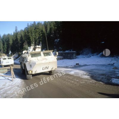 Convoi de VAB du BAT INF 2 (RICM) sur les routes bosniaques enneigées en direction de Rogatica.