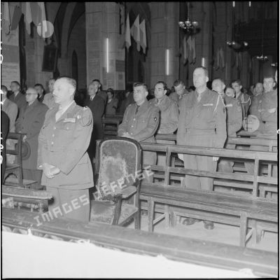 Le général de Berchoux pendant la messe de commémoration de la naissance du maréchal de Lattre et de la libération de Colmar à la cathédrale Saint-Joseph d'Hanoï.