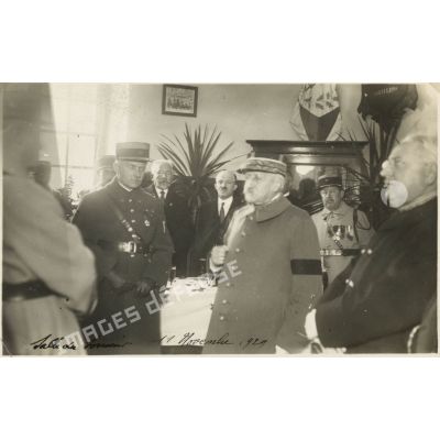 Cérémonie du 11 novembre 1929 en présence du général de Castelnau.