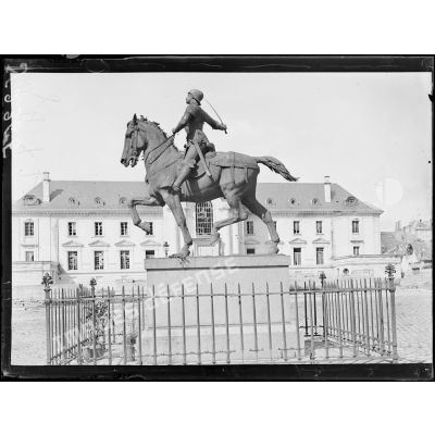 [Reims (Marne). La statue de Jeanne d'Arc.]