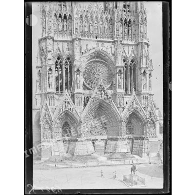 Reims (Marne). La cathédrale. Portail de la façade principale. [légende d’origine]