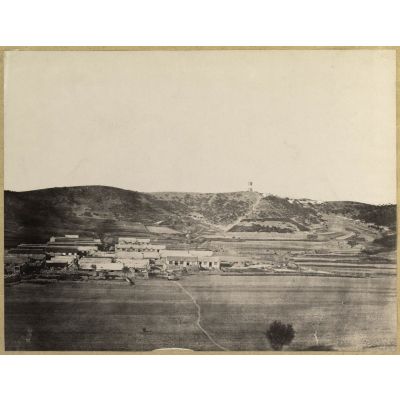 [Chine, 1888-1890. Panorama d'une plaine avec des habitations].