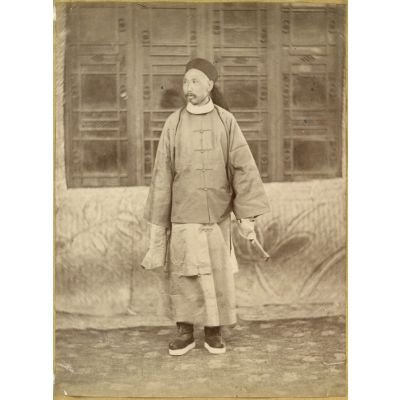 [Chine, 1887-1891. Portrait en pied de l'amiral Ting commandant la flotte chinoise de Nei Yang (?), 1887-1894].