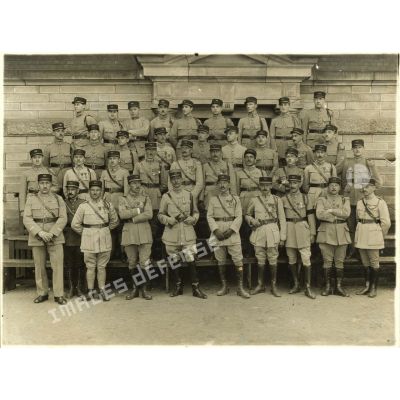 Photographie de groupe des officiers du 158e régiment d'infanterie (158e RI).