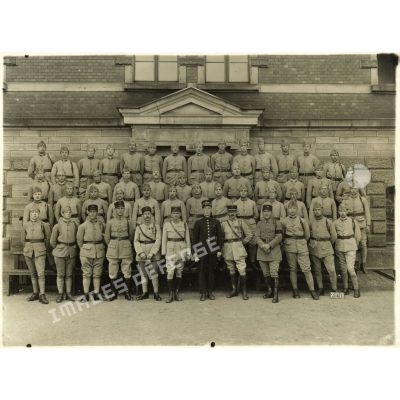 Photographie de groupe du 158e régiment d'infanterie (158e RI).