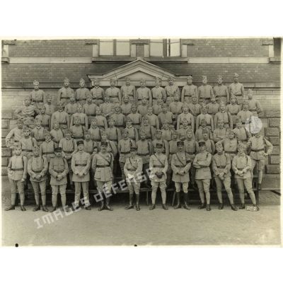 Photographie de groupe du 158e régiment d'infanterie (158e RI).