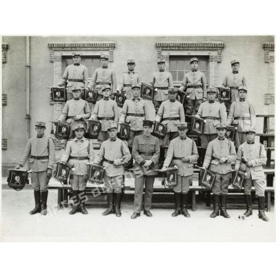 Les musiciens du 39e RARF (régiment d'artillerie de région fortifiée).