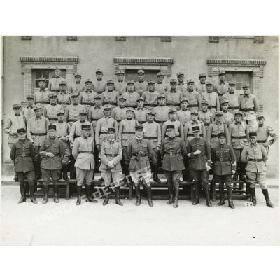 Photographie de groupe du 39e RARF (régiment d'artillerie de région fortifiée).