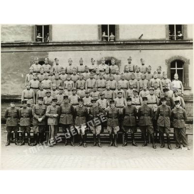 Photographie de groupe du 39e RARF (régiment d'artillerie de région fortifiée).